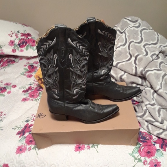 Shoes - Woman's Cowboy Boots